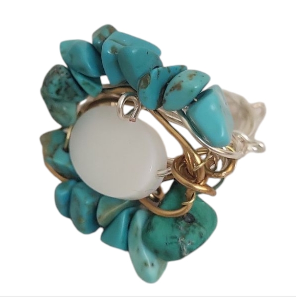 Mother Of Pearl Turquoise Chip Oval Pearl Gold Ring - Picture 1 of 4